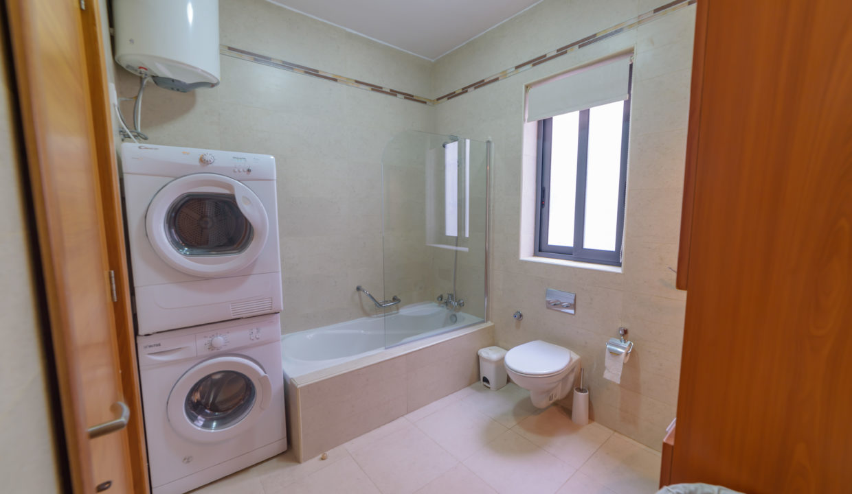 Belmonte D13 Shared bathroom (1)